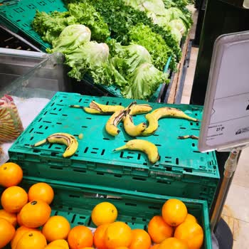 Migros Market Meyve Reyonu Eksik Çürük Meyve.