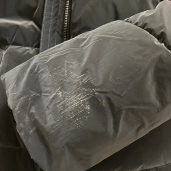 Mavi Marka Siyah Şişme Mont