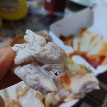 McDonald's Acılı Tavuk Çiğ Çıktı