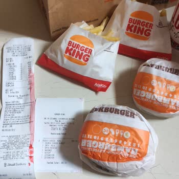 Burger King'ten Aldığım Hamburger Normalden Daha Küçüktü