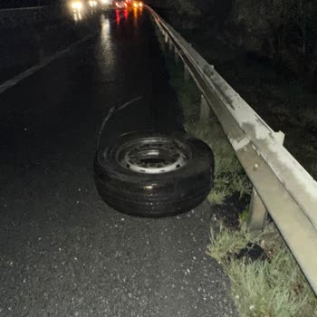 TEM Otoyolu Yolun Ortasında Kocaman Tır Lastiği Belirmesi!