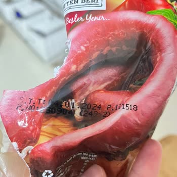 Beşler Marka Sucuktan İçinden Kağıt Çıktı