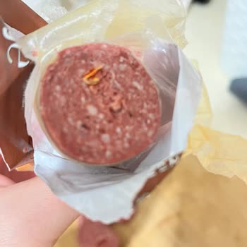 Beşler Marka Sucuktan İçinden Kağıt Çıktı