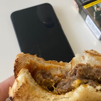 Köfteci Yusuf'tan Sipariş Ettiğim Hamburgerin İçinde Uzun Kıl Çıktı!