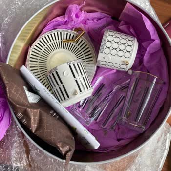 Yurtiçi Kargo Kargomu Geç Yolladı Ve İçindeki Ürünleri Kırdı