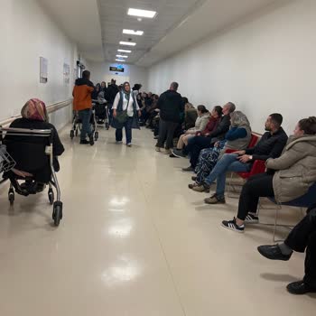 Eskişehir Şehir Hastanesi Acil Olarak Gelen Hastanın 3-4 Saat Beklemesi