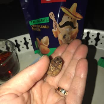 Tadım Taco Baharatlı Çıtır Kaplamalı Yer Fıstığının İçinden Çıkan Şey