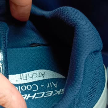 Skechers Ayakkabı Topuk İç Kısımda Yırtık Oluşması