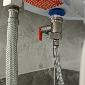 Baymak Termosifon Sıcak Su Hemen Bitiyor, Vana Sürekli Damlatıyor