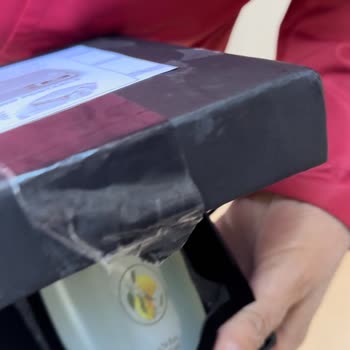 Biruni E-Ticaret Pazarlama (Şişli) Projeksiyon Yerine Kolonya!