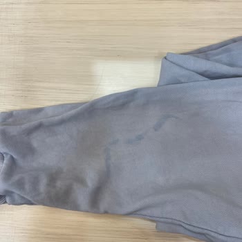 Nautica Ürünün Üzerindeki Renkler Birbirini Boyası