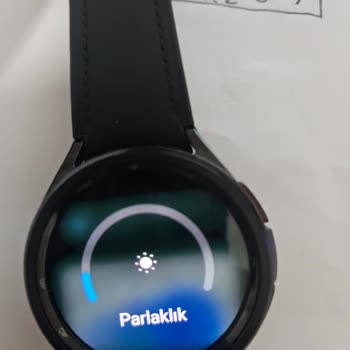 Samsung Galaxy Watch 6 Classic Akıllı Saat Ekranında Siyah Lekeler