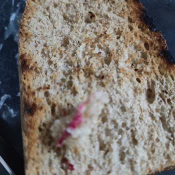 İstanbul Halk Ekmek Halk Ekmeğinden Değişik Kırmızı Bir Şey Çıktı