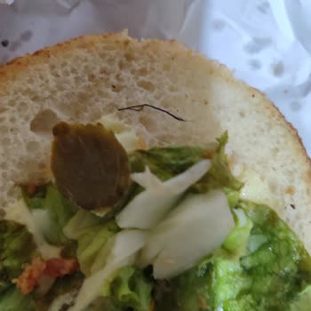 Trendyol Express Hamburger İçinden İp Çıktı
