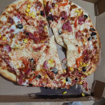 La Pizzeria TT Pizzanın Pizza Olmaması!