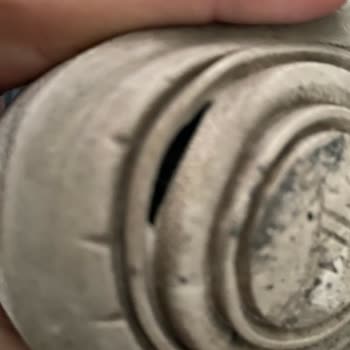 In Street Islak Zeminde Yürürken Ayakkabıdan Garip Sesler Geliyor