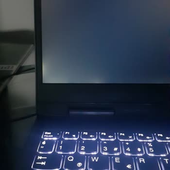 Lenovo Bilgisayar Lenovo Ekranında Işık Sızması Hayal Kırıklığı