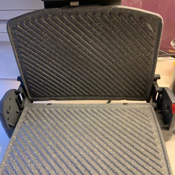 Homend Tost Makinesinin Alt-üst Tablaları Isınınca Yerinden Çıkıyor.