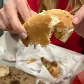 KFC İlgisiz Kötü Bir İşletme