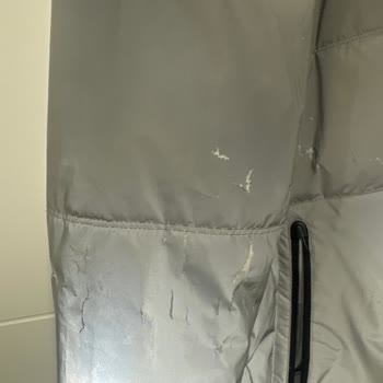 Bershka Mont Soyulması, Çatlaklar