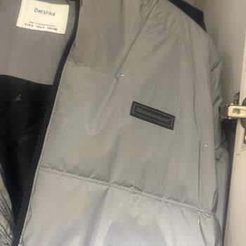 Bershka Mont Soyulması, Çatlaklar