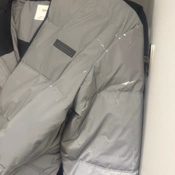 Bershka Mont Soyulması, Çatlaklar