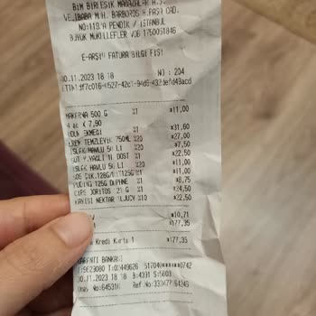 BİM Pasta Veneta Makarna İçinden 40 Cm Kıl Çıktı