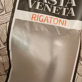 BİM Pasta Veneta Makarna İçinden 40 Cm Kıl Çıktı