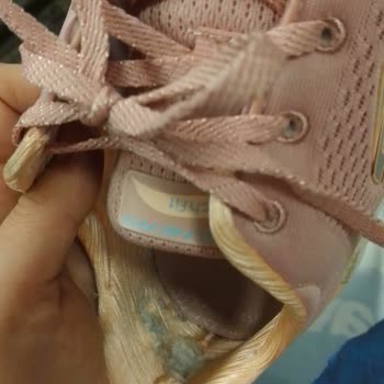 Skechers Spor Ayakkabı Satın Aldıktan Kısa Süre Sonra Meydana Gelen Yırtılma Sorunu