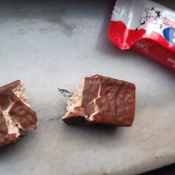 A101 Sütlü Çikolata Kaplı Nuga Bar'dan Yabancı Cisim Çıkması