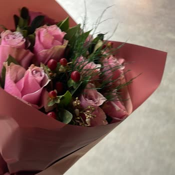 Lilyana Flowers Fotoğraftakinden Farklı Ürün Gönderdi