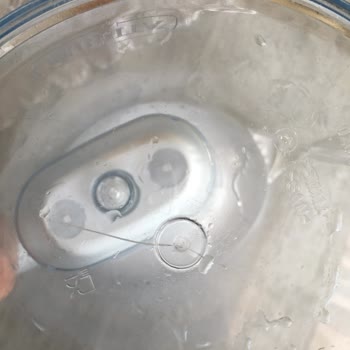 Brita Marella XL Sürahinin Durduğu Yerden Çatlaması Su Akıtması