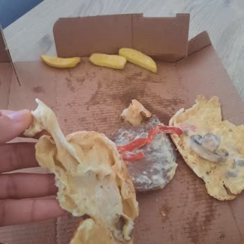 Domino's Pizza Yemek Sepeti Şubesi Pişmemiş Ürün İle İlgili Şikayet