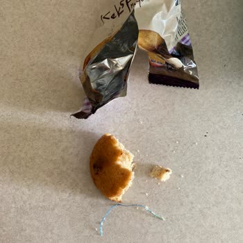 A101 Kekin İçinden Kablo Çıktı