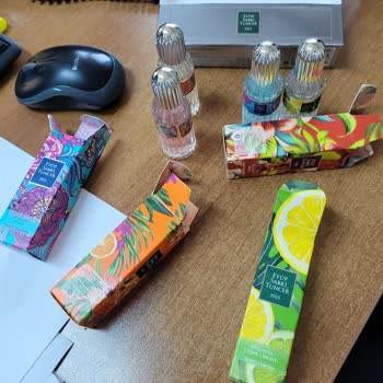 Eyüp Sabri Tuncer Kolonya Setindeki Şişelerin Yarım Dolu Olması