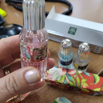 Eyüp Sabri Tuncer Kolonya Setindeki Şişelerin Yarım Dolu Olması