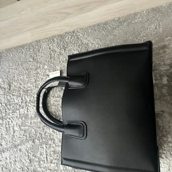 Stradivarius Kusurlu Ürün İlgisiz Müşteri Temsilcisi