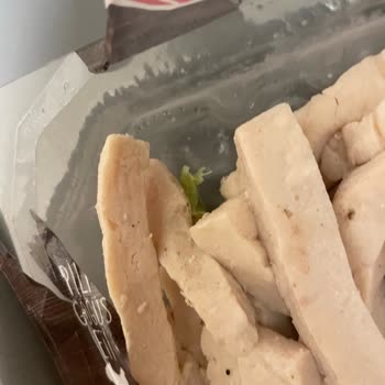Lezita Tavuk Fileto İçinden Marul Çıktı
