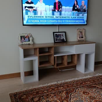 Axen 58 İnc TV Ekranda Çizgi Var