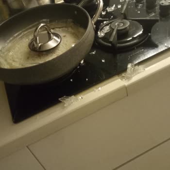 Kütahya Porselen Granit Tencere Seti Kapak Patlaması