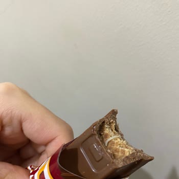 Ülker Çikolatanın İçinden Kötü Görüntü Şikayet