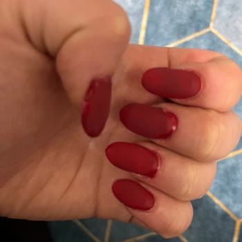 Salon Sibel Kuaför (Sefaköy) Tırnakların Yapaylığı Ve İlgisizlikleri