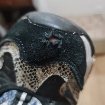 SuperStep İncelemede Zarar Gören Ayakkabı