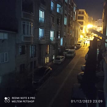 CK Boğaziçi Elektrik Kurumu Sokak Lambaları Yola İlgilenmiyor