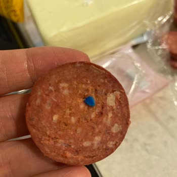 Coşkun Et Sucuğun İçinden Plastik Çıktı