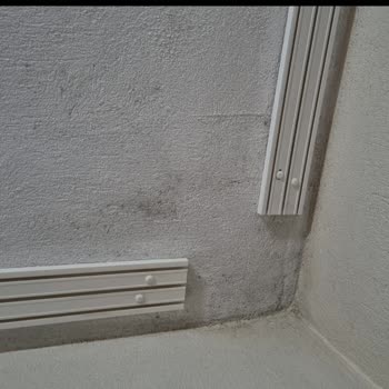 Yiğit Bor İzalasyon Su Yalıtım Çatı Akıtma Yapıyor