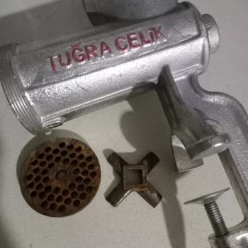 Tuğra Çelik Kullanımdan Sonra Paslanan Kıyma Makinesi