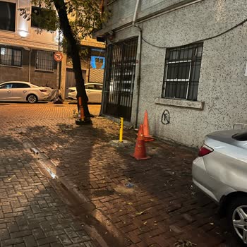 Bayrampaşa Belediyesi Kapı Onu Duba Koymak