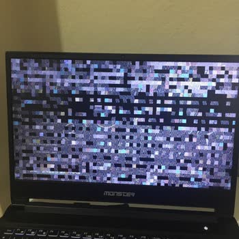 Monster Notebook Ekranın Pixel Pixel Bölünüp BİP Sesine Benzer Ses Çıkarması