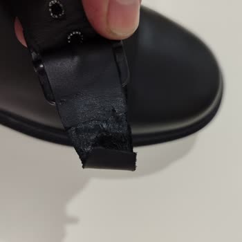 Yeşil Kundura Kalitesiz Ürün Ve Hatalı Teslimat Deneyimi